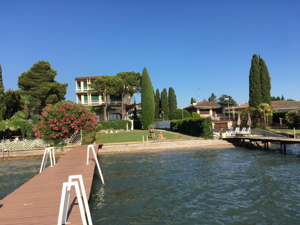 Sunset Apartment Sirmione Bagian luar foto