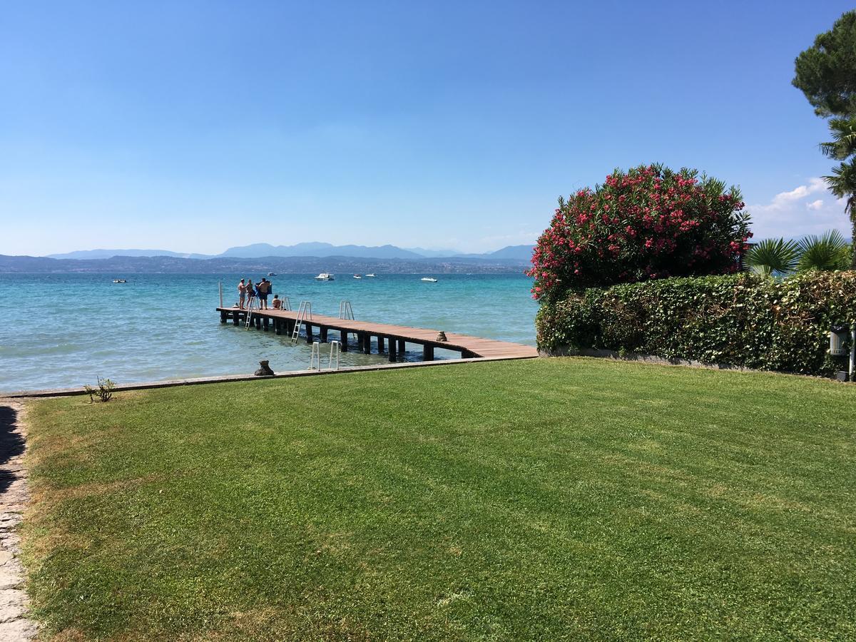 Sunset Apartment Sirmione Bagian luar foto