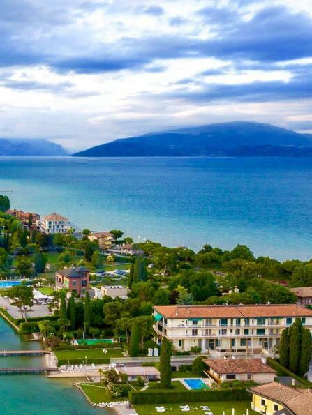 Sunset Apartment Sirmione Bagian luar foto