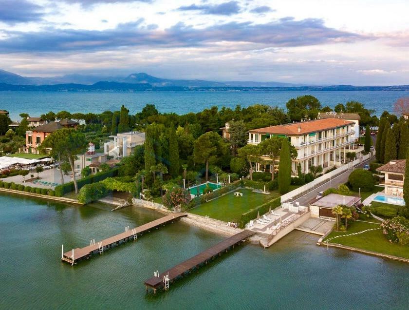 Sunset Apartment Sirmione Bagian luar foto