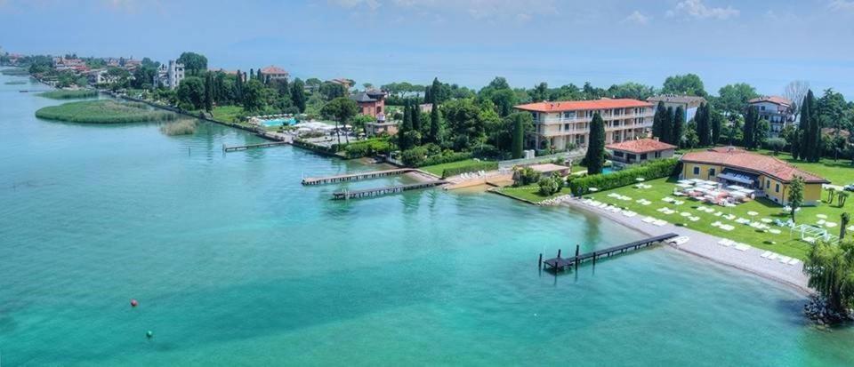 Sunset Apartment Sirmione Bagian luar foto