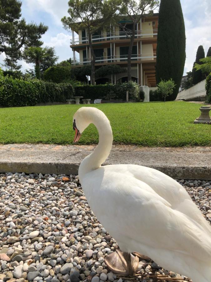 Sunset Apartment Sirmione Bagian luar foto